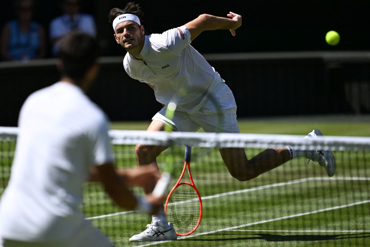 Taylor Fritz harmadik nekifutásra már nyert szettet Carlos Alcaraz ellen, de legyőzni nem tudta a wimbledoni címvédőt, aki Jannik Sinner vagy Novak Djokovics ellen finálézik