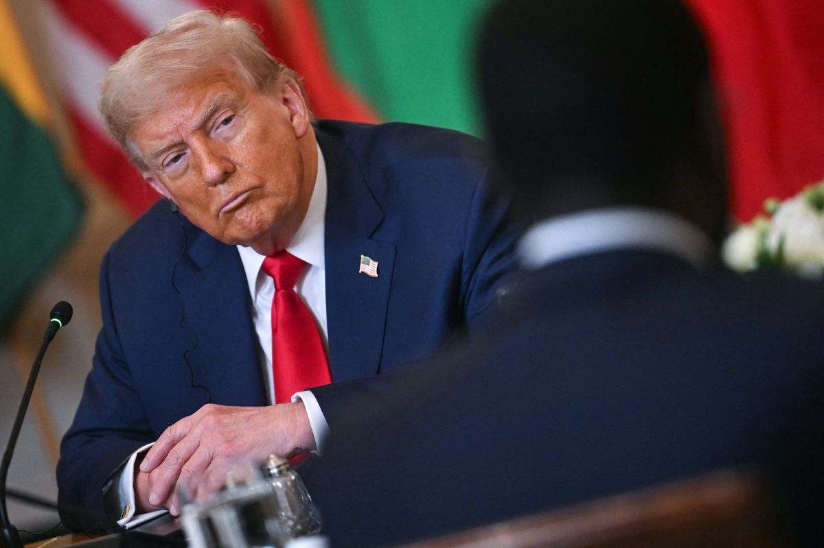 Donald Trump Hszi Csin-pingnek is üzent