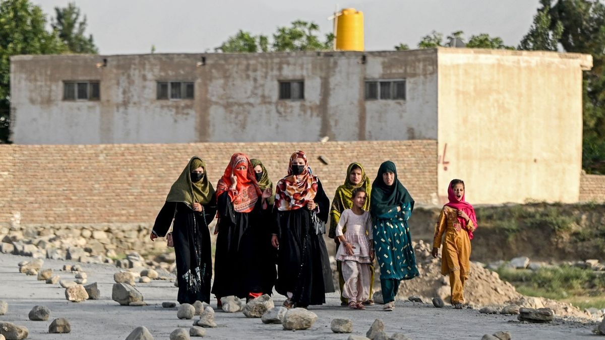 Tömegesen toloncolják ki az afgánokat, Kabul tiltakozik
