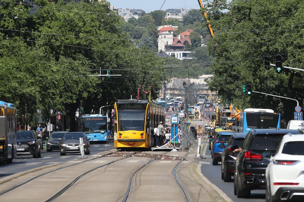 20250701 budapest felujitasok miatt dugok alakulnak ki a kozlekedesben havran zoltan magyar nemezet
