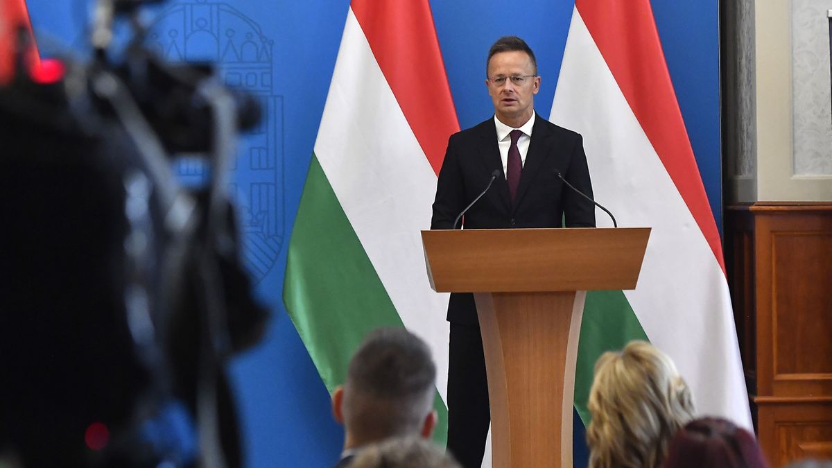 Szijjártó Péter gratulált a történelmi magyar sikerhez