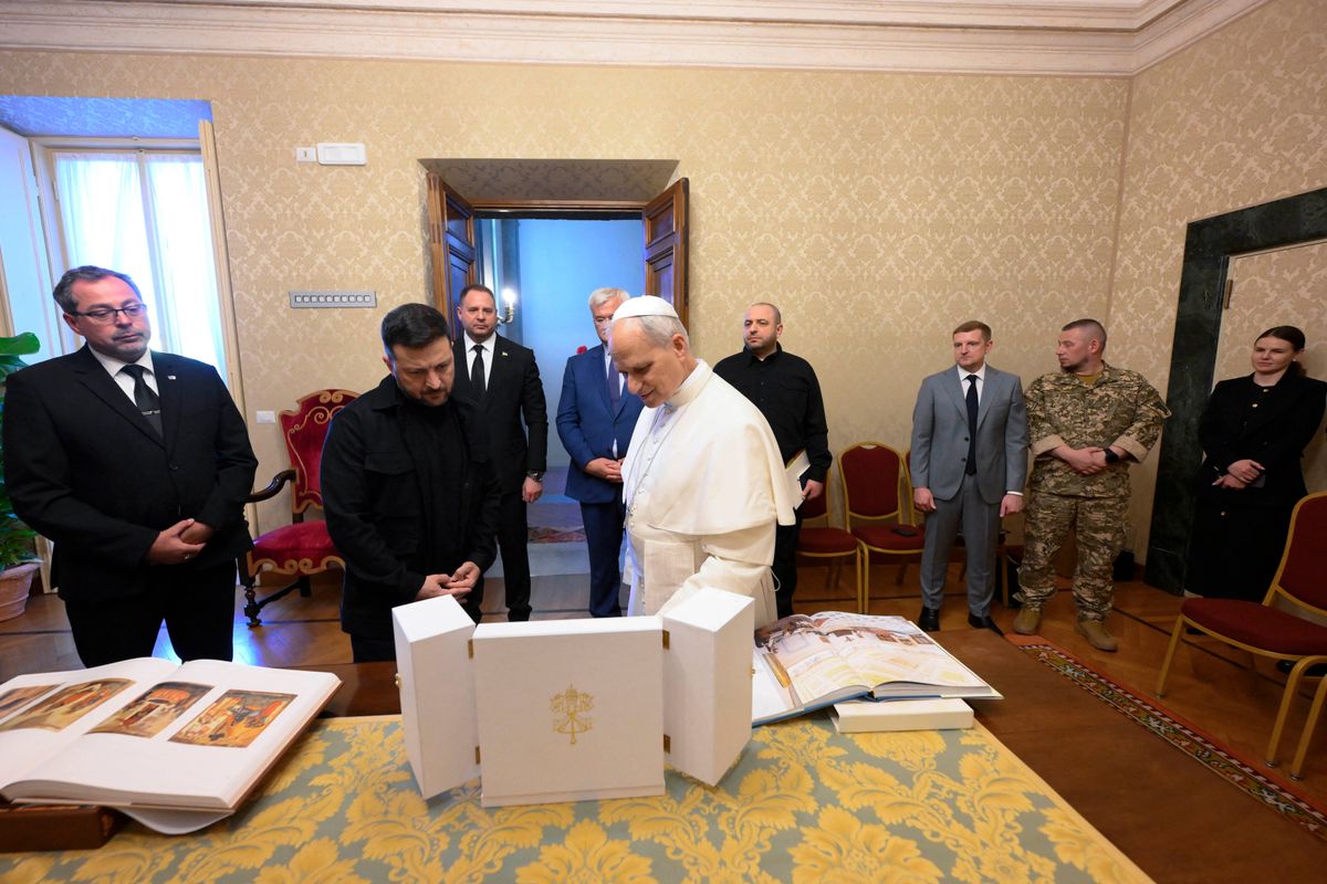 XIV. Leó a pápai nyári rezidencián, Castel Gandolfóban fogadta szerdán Volodimir Zelenszkij ukrán elnököt
