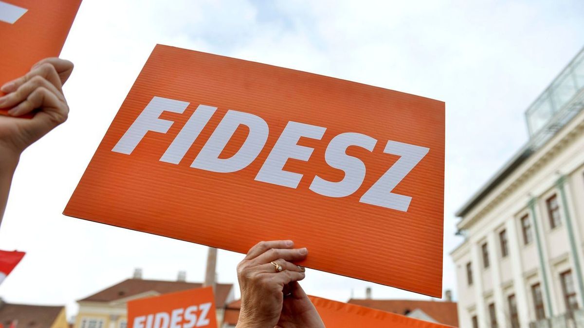 Stabil a kormánypártok fölénye, ennyi mandátumot kapna a Fidesz