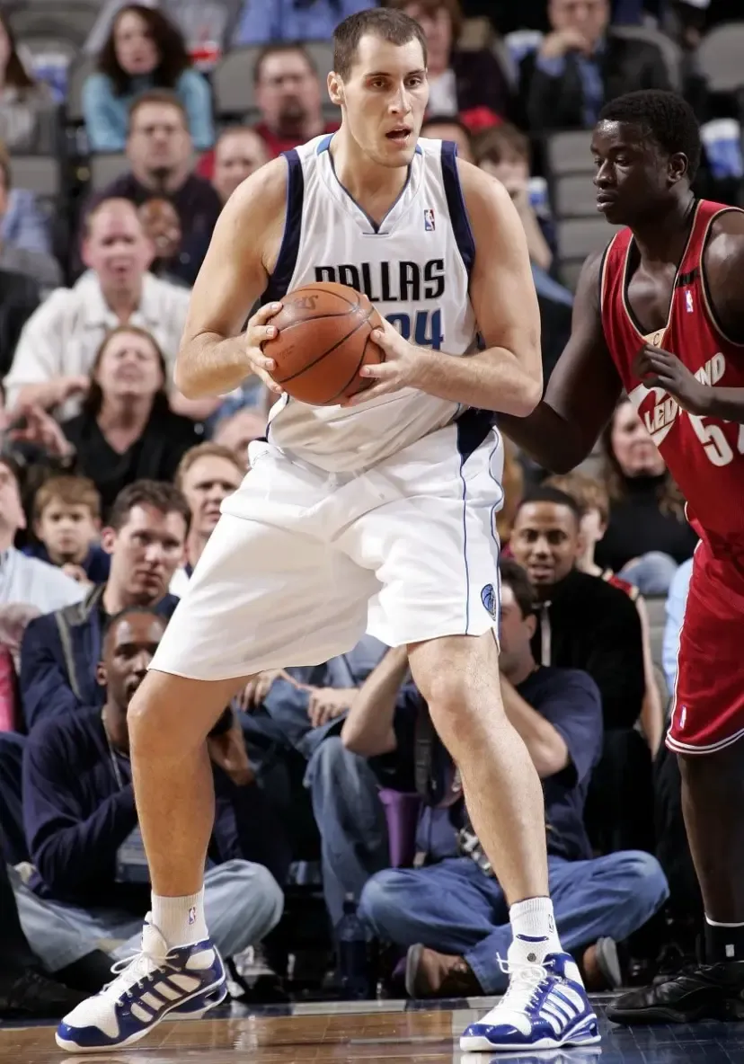 Pavel Podkolzin az NBA-ben hat meccsen lépett pályára a Dallas Mavericks mezében