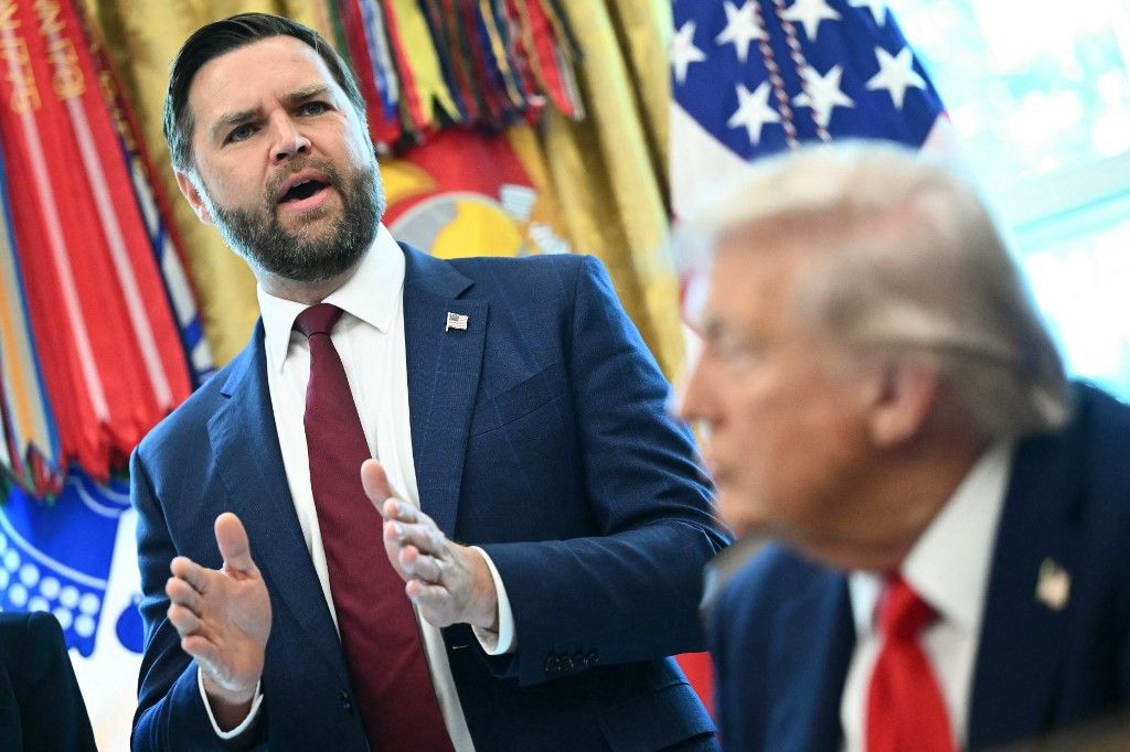 (L/R) US Vice President JD Vance speaks as US President Donald Trump looks on after Trump signed an executive order that aims to end cashless bail, in the Oval Office of the White House in Washington, DC on August 25, 2025. (Photo by Mandel NGAN / AFP)