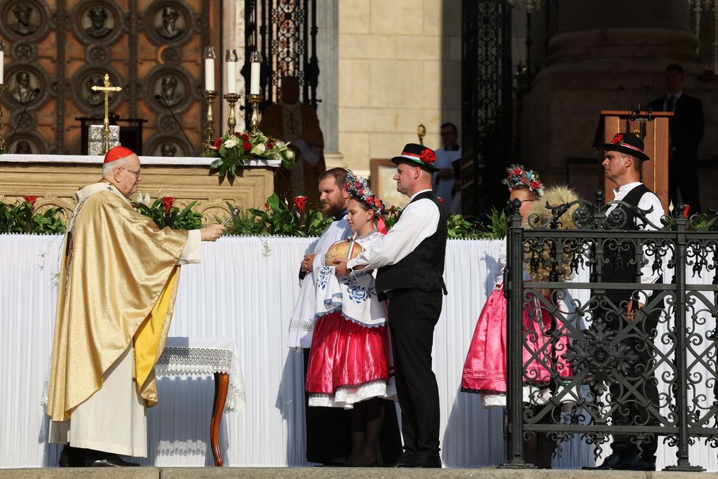 Szent Jobb körmenet  Szent István Bazilika