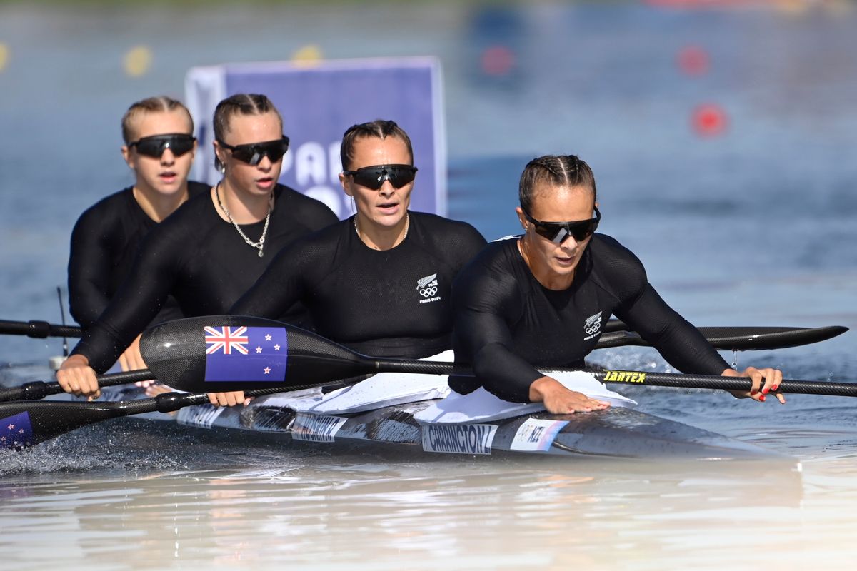 Az olimpiai bajnok új-zélandi négyes: Lisa Carrington, Alicia Hoskin, Olivia Brett és Tara Vaughan (j-b) 