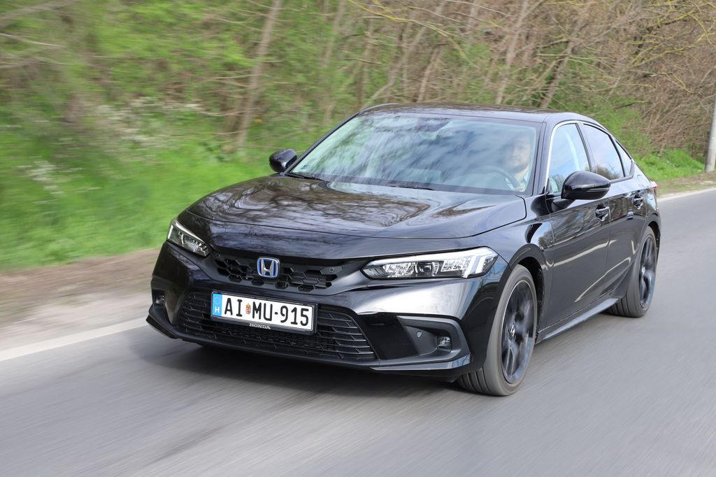 Honda Civic e:HEV - Honda ZR-V e:HEV összehasonlítás