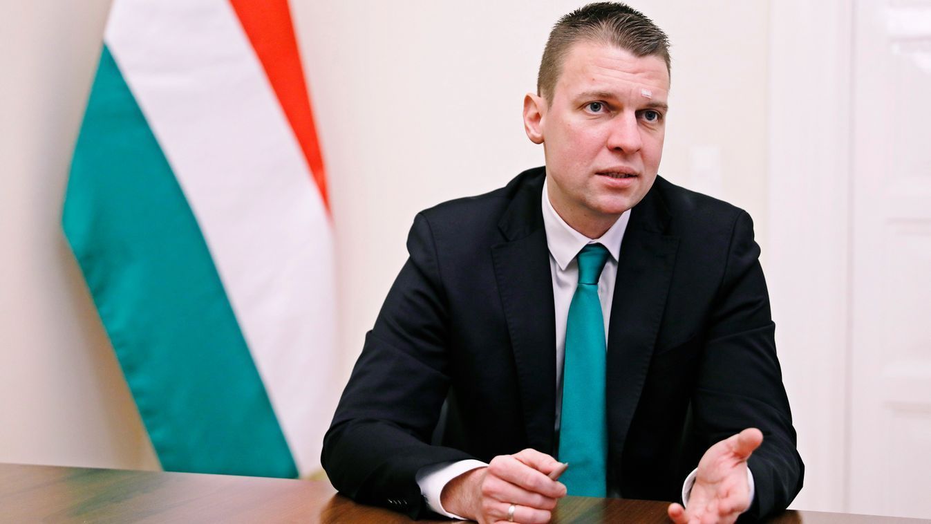 Magyar Péter, Menczer