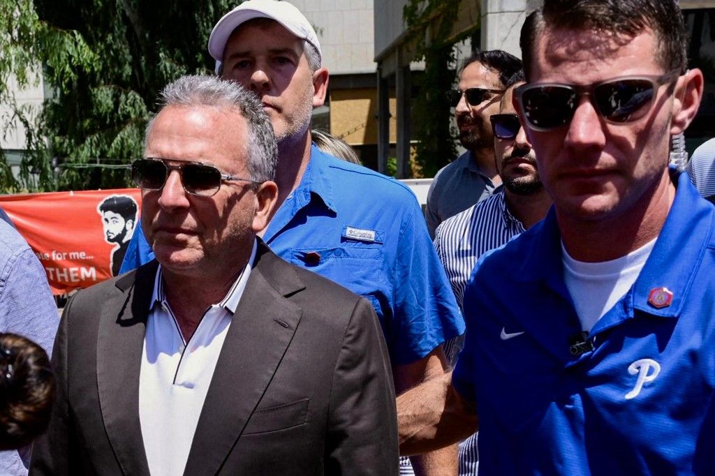 US envoy Steve Witkoff (L) arrives to meet families of Israelis held hostage by Palestinian militants in the Gaza Strip since October 2023 as they demonstrate in Tel Aviv's 'Hostage' square on August 2, 2025. Witkoff met the anguished families as fears for the captives' survival mounted almost 22 months into the war. (Photo by AFP)