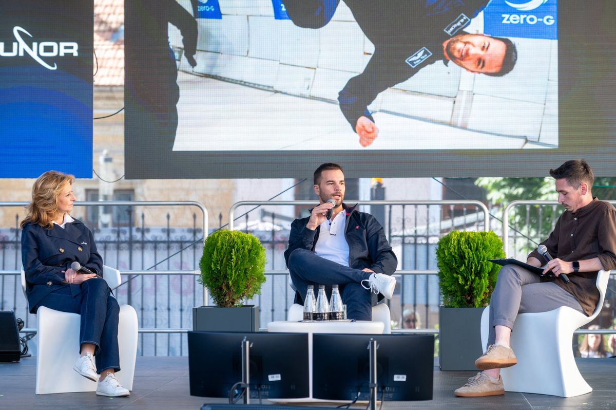 Kolozsvár, 2025. augusztus 24.
Kapu Tibor kutatóűrhajós (k), Ferencz Orsolya űrkutatásért felelős miniszteri biztos és Birtalan Albert moderátor, a Kolozsvári Rádió riportere (b-j) a Kolozsvári Magyar Napok pódiumbeszélgetésén 2025. augusztus 24-én.
MTI/Kiss Gábor