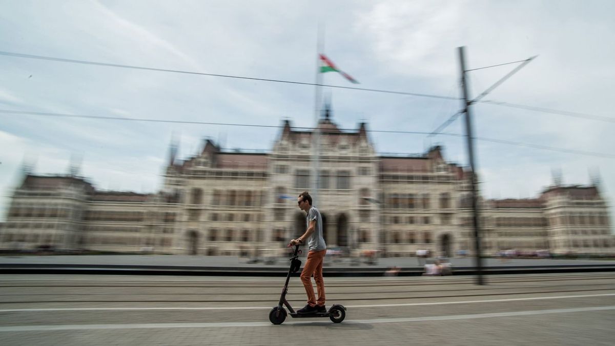 Így bukhatják gyorsan a jogosítványukat rollerezéssel