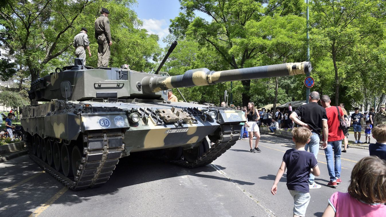 Budapest, 2023. május 21. Leopard 2A4HU harckocsi a honvédelem napja alkalmából, a Magyar Honvédség és a Honvédelmi Minisztérium által szervezett családi napon, amellyel a Magyar Honvédség fennállásának 175. évfordulóját ünnepelték a Városligetben és a fõ