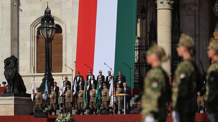 Tisztavatás augusztus 20. Parlament