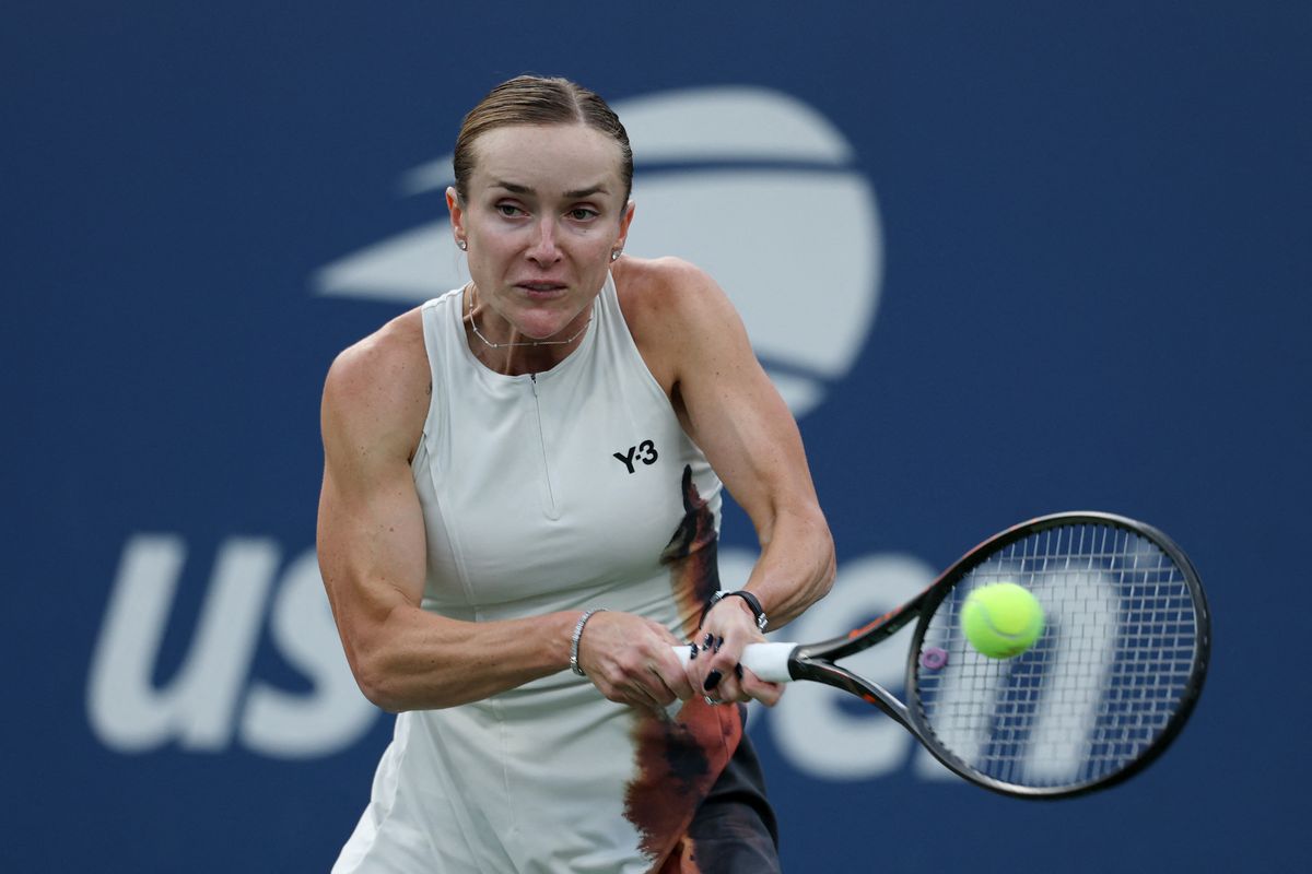 NEW YORK, NEW YORK - AUGUST 25: Elina Svitolina of Ukraine returns a shot against Anna Bondar of Hungary during their Women's Singles First Round match on Day Two of the 2025 US Open at USTA Billie Jean King National Tennis Center on August 25, 2025 in the Flushing neighborhood of the Queens borough of New York City.   Al Bello/Getty Images/AFP (Photo by AL BELLO / GETTY IMAGES NORTH AMERICA / Getty Images via AFP)