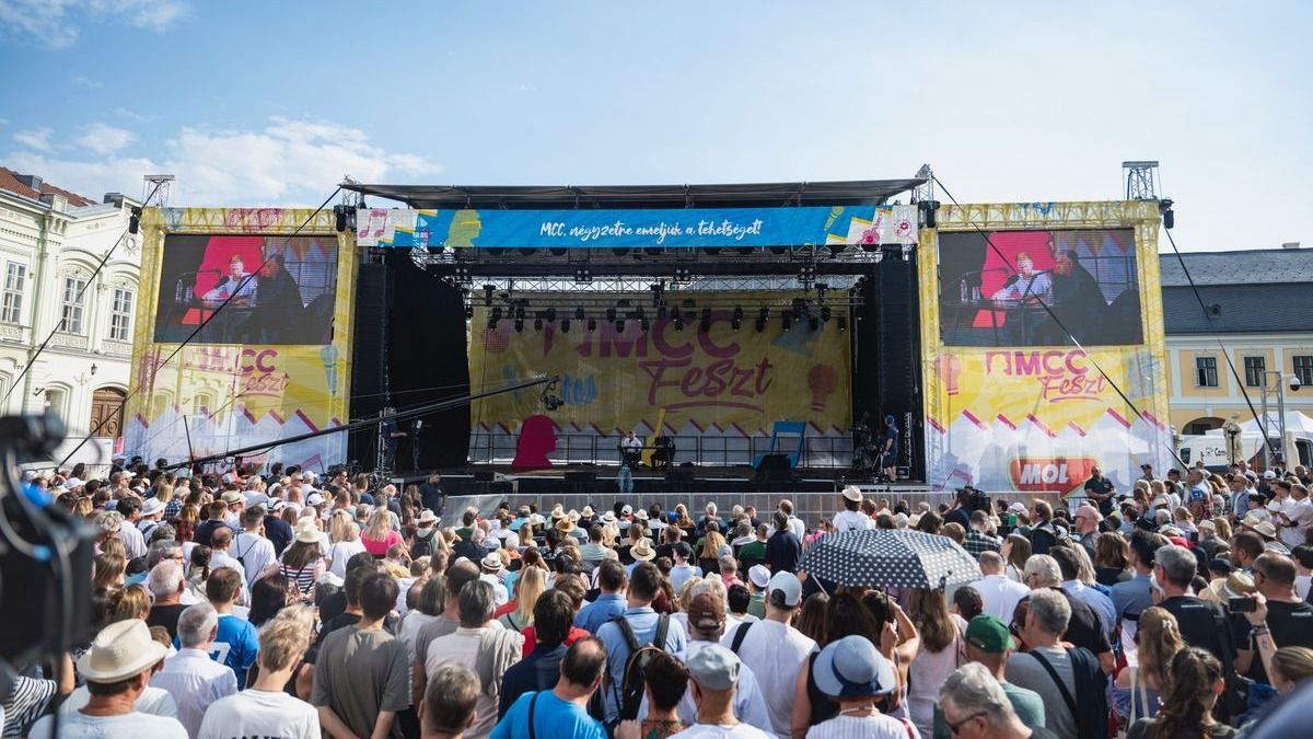 Még a mentősök is Orbán Viktorral akartak közös fotót + videó