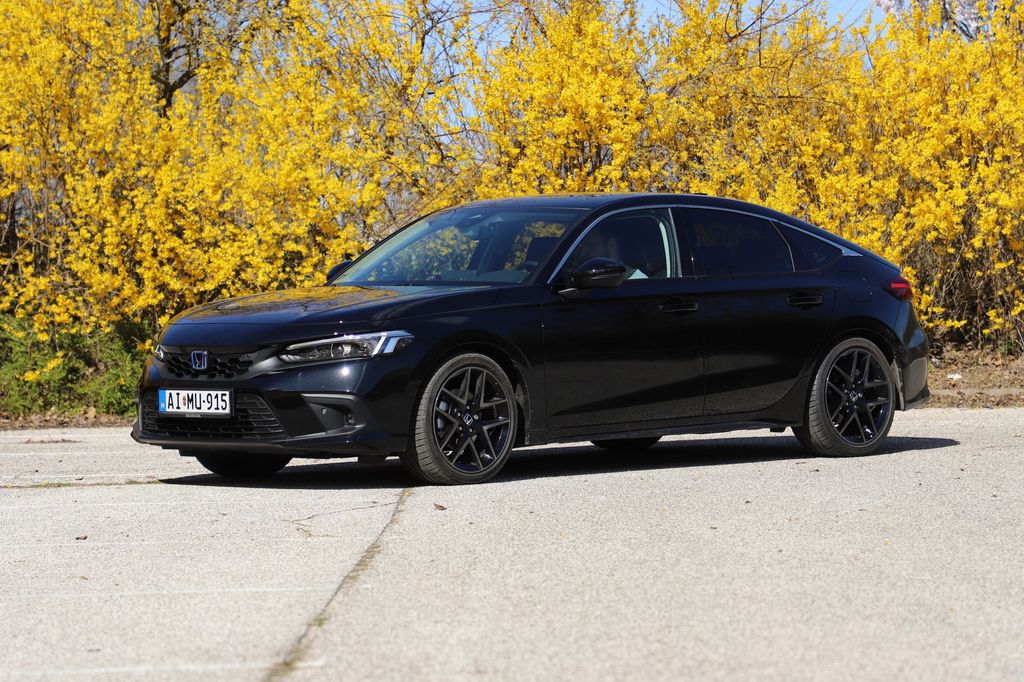 Honda Civic e:HEV - Honda ZR-V e:HEV összehasonlítás