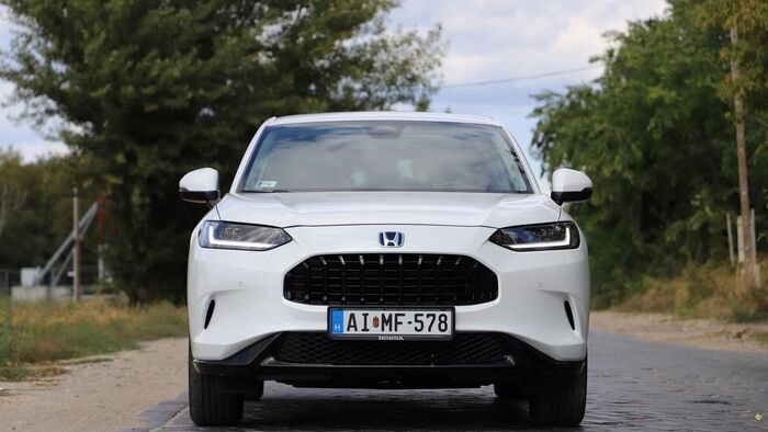 Honda Civic e:HEV - Honda ZR-V e:HEV összehasonlítás