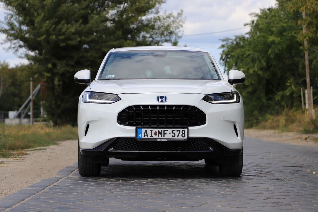 Honda Civic e:HEV - Honda ZR-V e:HEV összehasonlítás