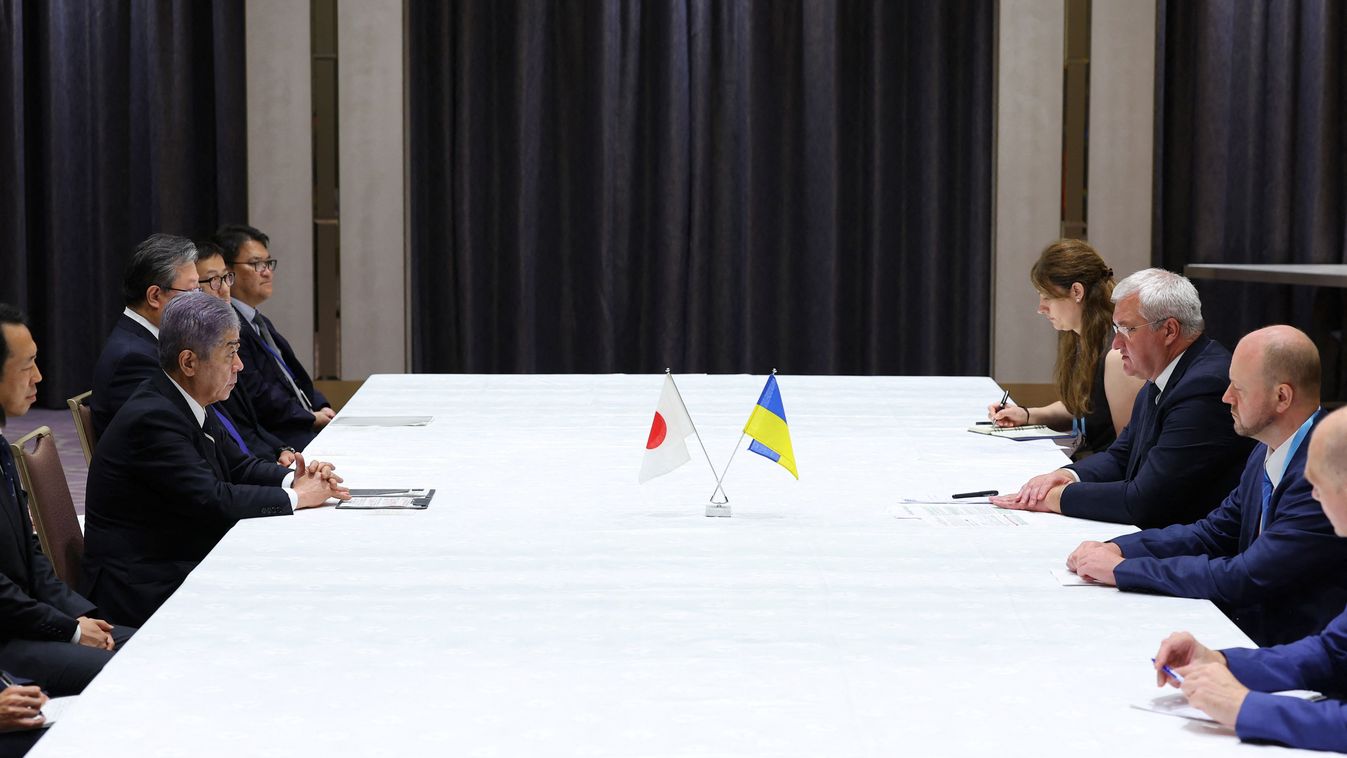 Ivaja Takesi japán külügyminiszter és Andrij Szibiha ukrán külügyminiszter