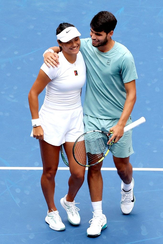 Csakhogy maradjon téma a bulvársajtónak: nem maradt el az ölelés Carlos Alcaraz és Emma Raducanu között. Búcsú vegyes párosban, egyesben folytatják a US Openen