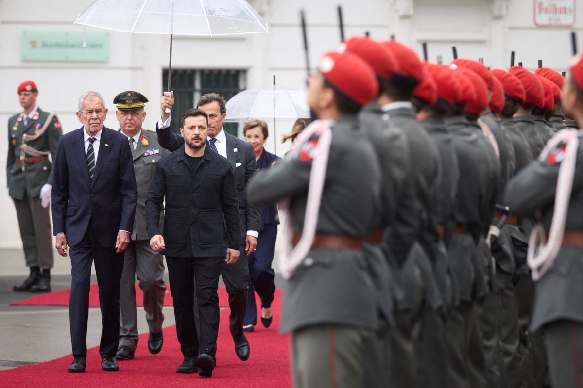 Több százezer eurós költséget hozott Zelenszkij bécsi útja, az FPÖ szerint a belügy titkolja a részleteket, a közpénzeket pedig pazarolták.
