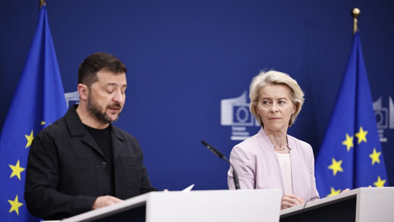 Volodimir Zelenszkij és Ursula von der Leyen (Fotó: AFP)