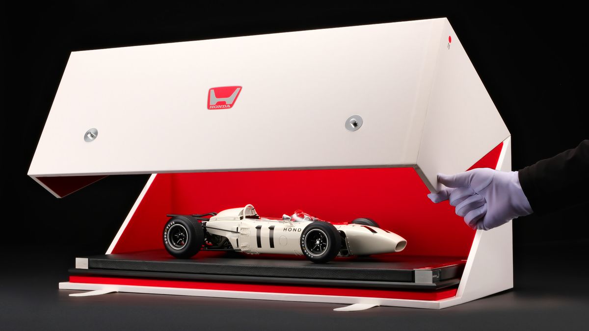 Civic Hybrid-árban adják a Honda első F–1-es győzelmére emlékező 1:8-as modellautót