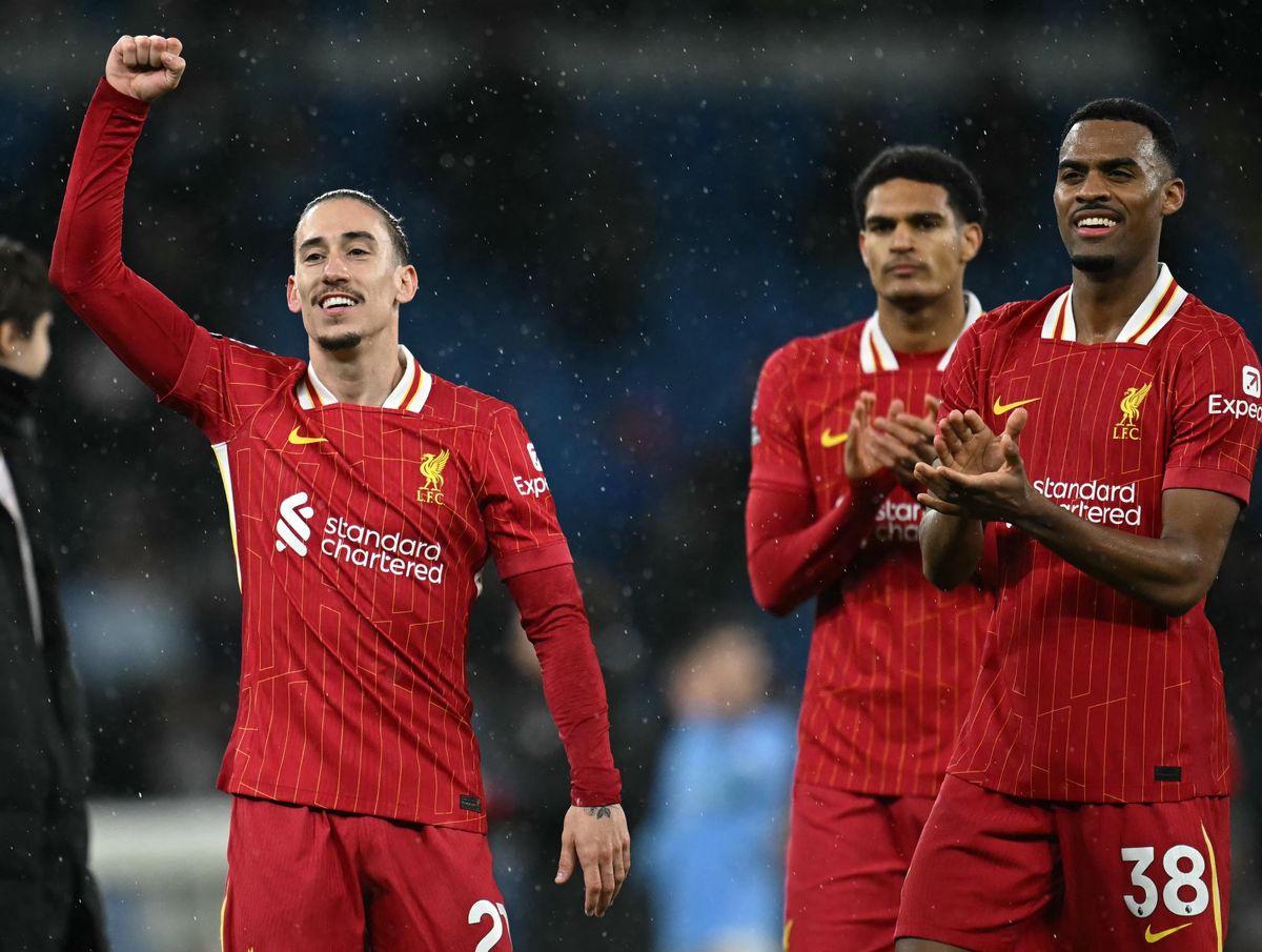 Konsztandínosz Cimíkasz (balra) 5 év után távozik Liverpoolból.