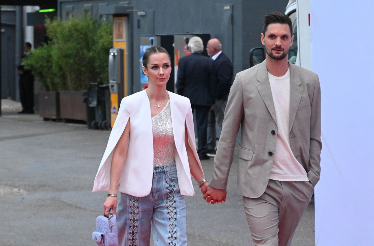 Lisa és Sven Ulreich 2025 májusában a Bayern München ünnepségére tartva