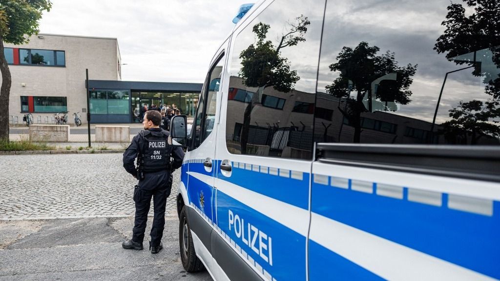 Migráns késelt a drezdai villamoson