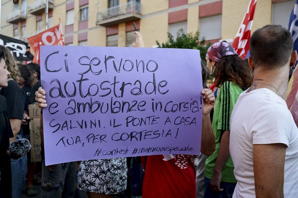 Matteo Salvinit támadják a tüntetők