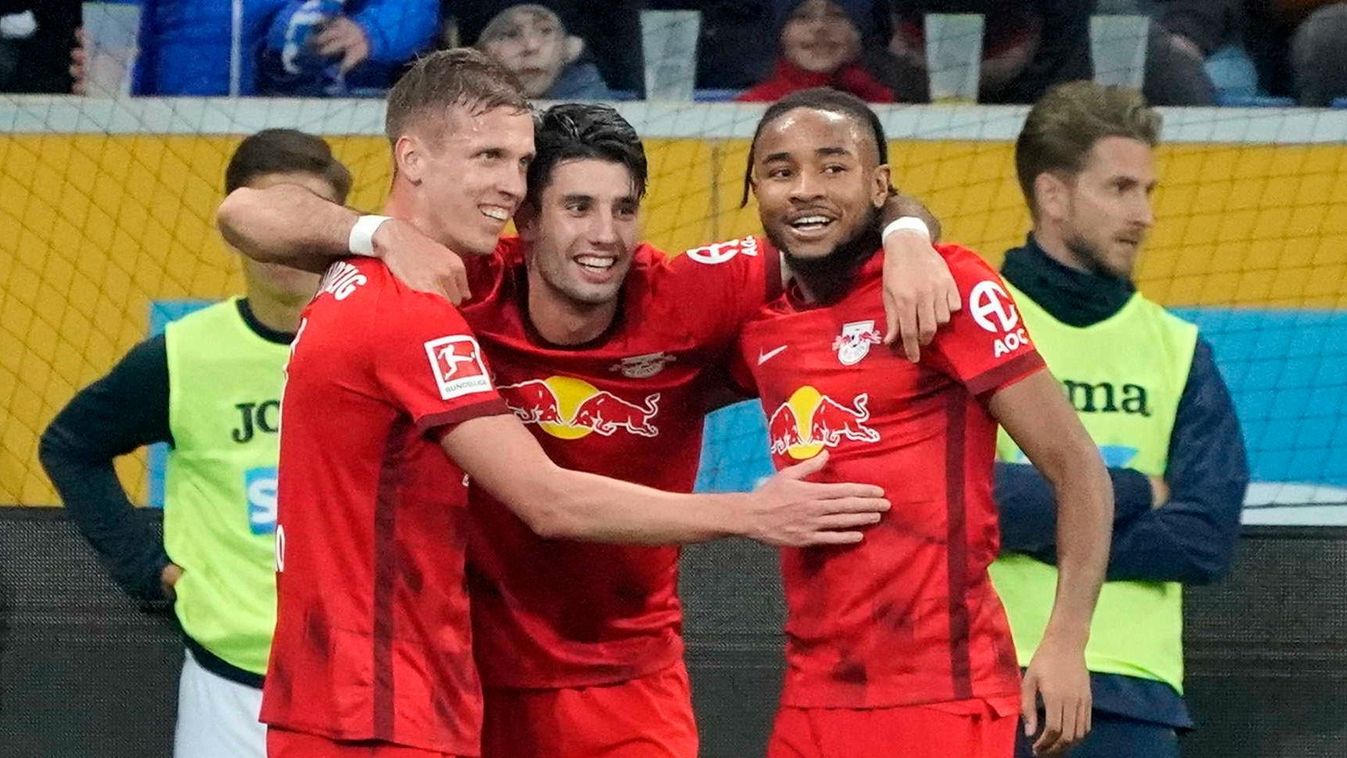 Nkunku
Sinsheim, 2022. november 10.
Daniel Olmo Carvajal, az RB Leipzig játékosa csapattársaival, Szoboszlai Dominikkal és Christopher Nkunkuval (b-j), miután gólt szerzett a Hoffenheim ellen a német első osztályú labdarúgó-bajnokság 2022. november 5-i mé