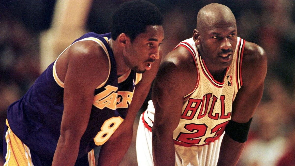 Kobe Bryant (balra) és Michael Jordan az NBA legnagyobb legendái közé tartoznak. 