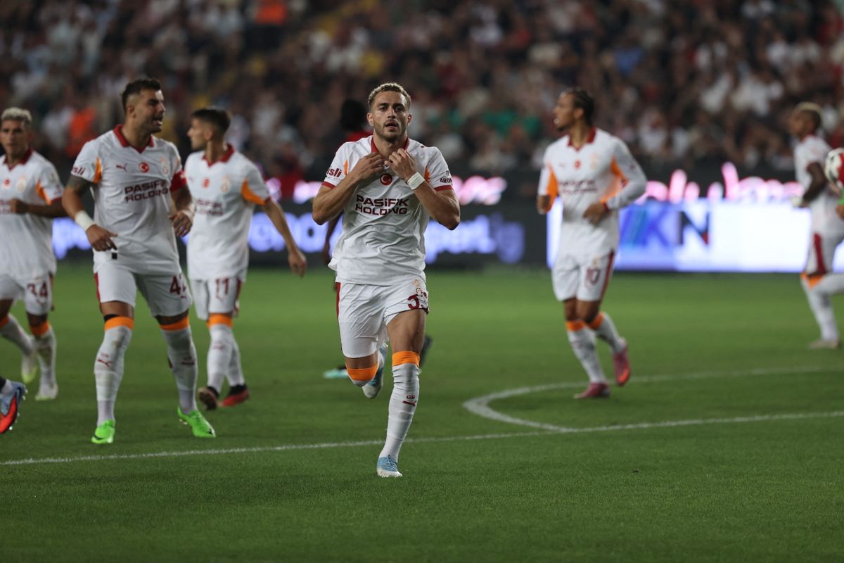 A címvédő Galatasaray három gólt rúgott az első félidőben