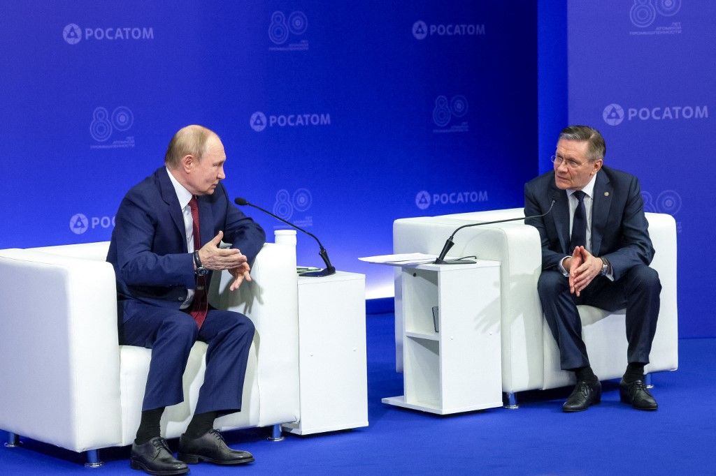 In this pool photograph distributed by the Russian state agency Sputnik, Russia's President Vladimir Putin (L) and Director General of Russia's State Atomic Energy Corporation Rosatom Alexei Likhachev attend a meeting with specialists of the nuclear industry at the All-Russian Scientific Research Institute of Experimental Physics (VNIIEF), in Sarov, on August 22, 2025. (Photo by Gavriil GRIGOROV / POOL / AFP)