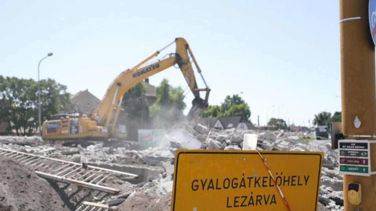Szétzúznak egy hidat Győrben, látványos fotókon a kezdetek