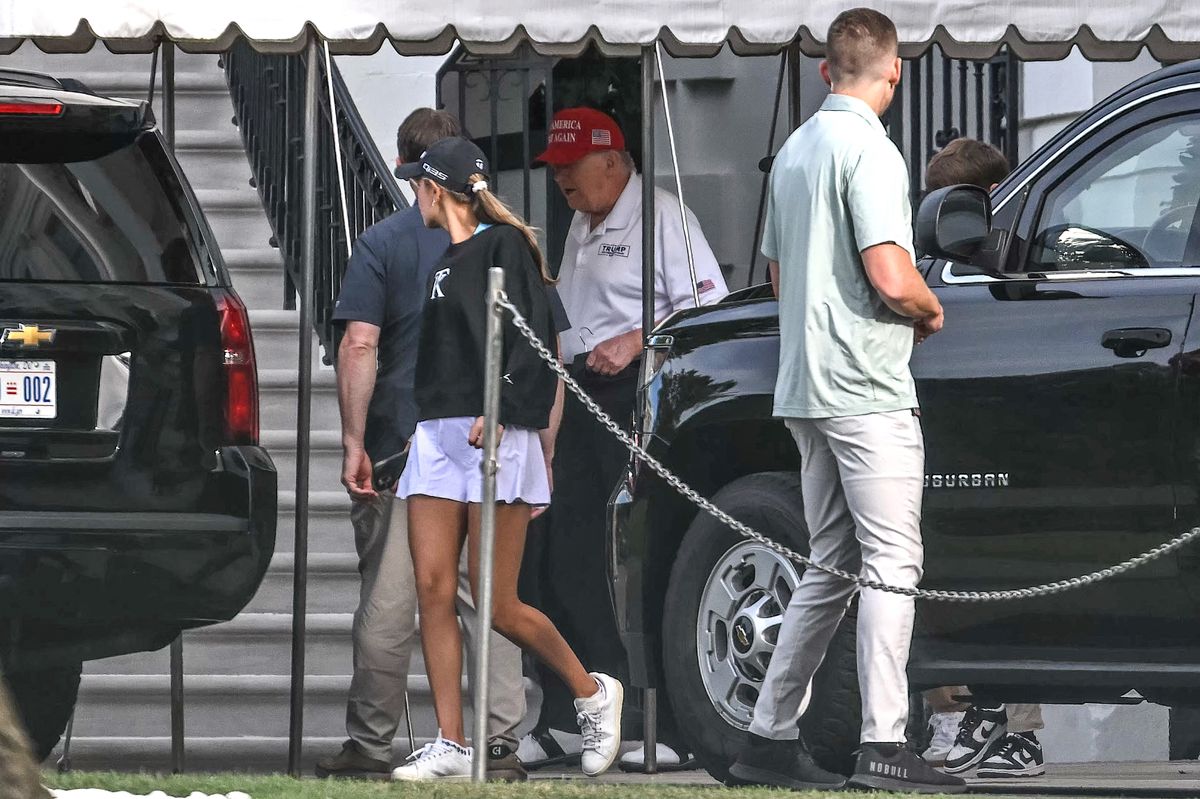 US President Donald Trump (C) and his granddaughter Kai Trump (L) load the motorcade on the south lawn of the White House in Washington DC on August 30, 2025, as they head to Trump National golf course in Sterling, Virginia, (Photo by ANDREW CABALLERO-REYNOLDS / AFP)