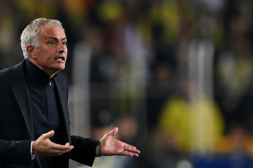 (FILES) Fenerbahce's Portuguese coach Jose Mourinho reacts to the referee after receiving a red card during the UEFA Europa League, 1st round day 3 football match between Fenerbahce SK and Manchester United at the Sukru Saracoglu Stadium in Istanbul on October 24, 2024. Turkish club Fenerbahçe, eliminated on August 28, 2025 in the Champions League play-offs against Benfica, announced on August 29, 2025 that it was parting ways with its Portuguese coach José Mourinho. (Photo by Ozan KOSE / AFP)
