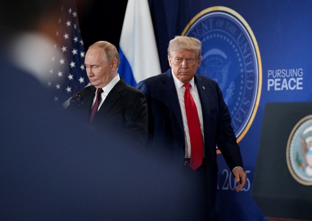Donald Trump amerikai elnök és Vlagyimir Putyin orosz elnök közös sajtótájékoztatót tartanak az ukrajnai helyzetről szóló amerikai-orosz csúcstalálkozó után az alaszkai Anchorage-ban található Elmendorf-Richardson közös támaszponton, 2025. augusztus 15-én