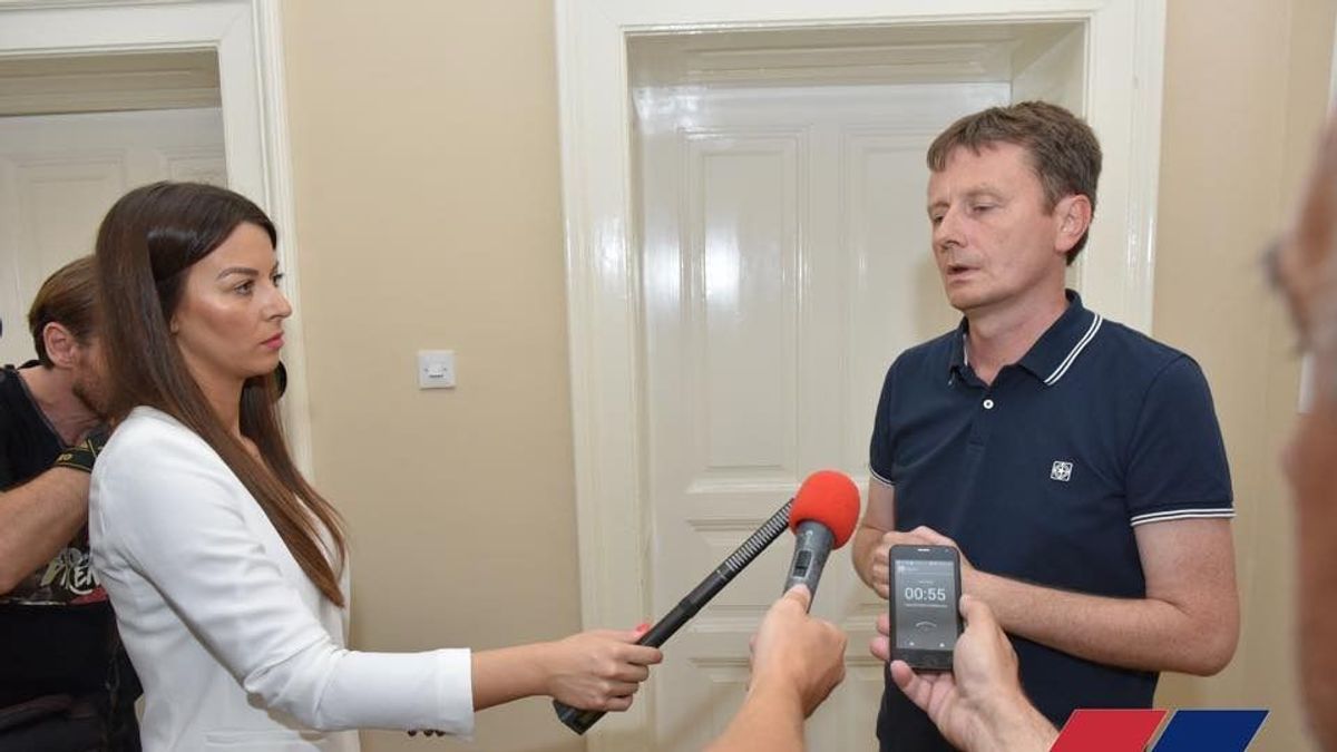 Élő adásban kapott agyvérzést a miniszter + videó