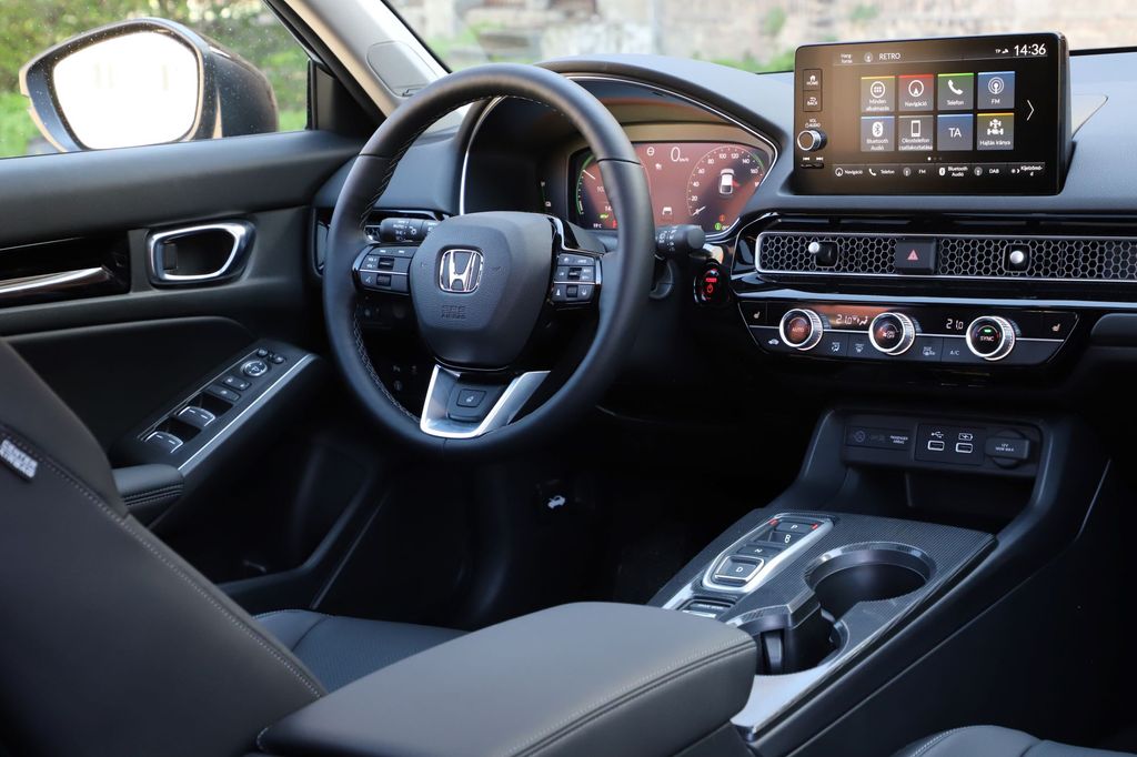 Honda Civic e:HEV - Honda ZR-V e:HEV összehasonlítás
