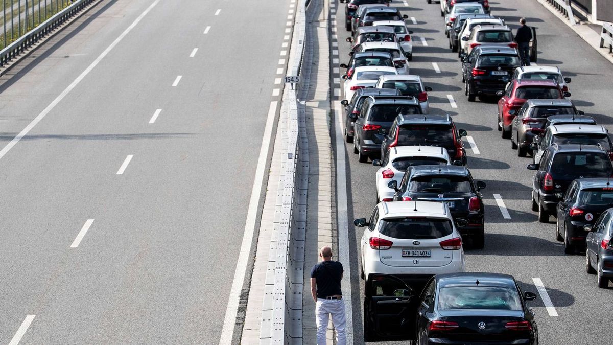 Baleset történt az M1-es autópályán, több kilométeres a torlódás