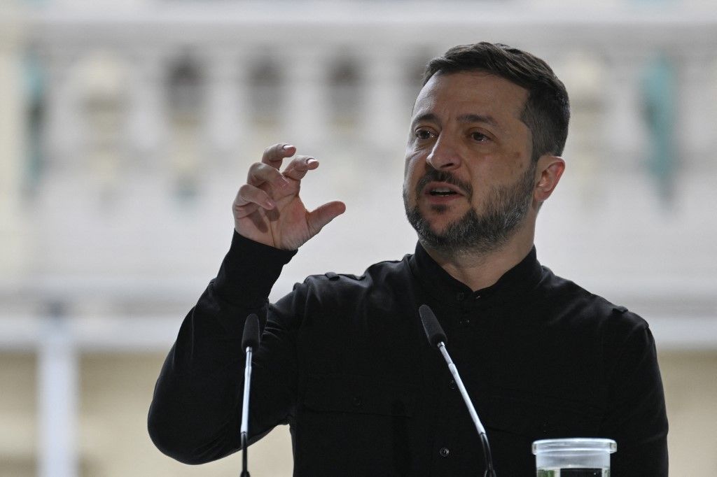 Zelenszkij országából menekülnek az ukrán férfiak (Fotó: AFP)