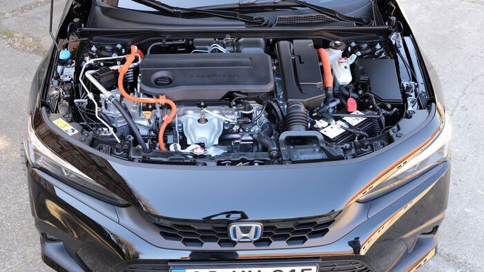 Honda Civic e:HEV - Honda ZR-V e:HEV összehasonlítás