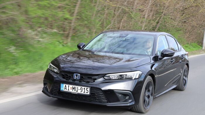 Honda Civic e:HEV - Honda ZR-V e:HEV összehasonlítás