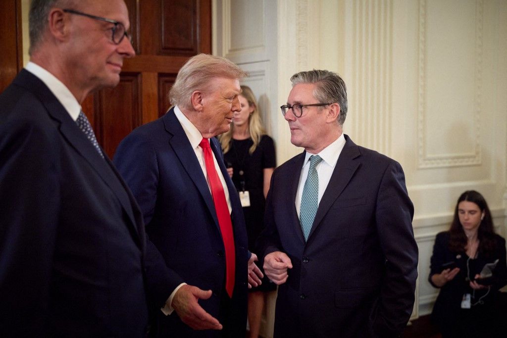 President Volodymyr Zelenskyy with five European heads of state and government at the Ukraine Summit on August 18, 2025, at the White House in Washington. US President Donald Trump with German Chancellor Friedrich Merz and Keir Starmer (right). Working Visit of the President of Ukraine to the United States. Photo: The Presidential Office of Ukraine via (Photo by Presidential Office of Ukraine / ThePresidentialOfficeUkraine / dpa Picture-Alliance via AFP)