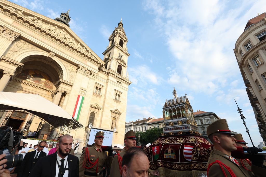 Szent Jobb körmenet  Szent István Bazilika
