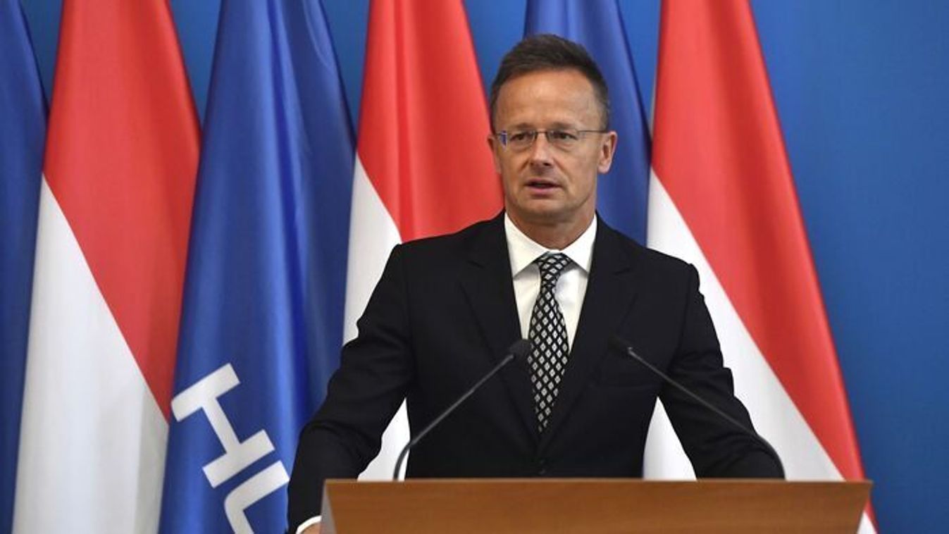 Minister of Foreign Affairs and Trade Peter Szijjarto delivers a speech at the award ceremony honoring experts involved in Hungary's HUNOR astronaut program, held at the Ministry of Foreign Affairs and Trade on August 21, 2025 (Photo: MTI/Lajos Soos)