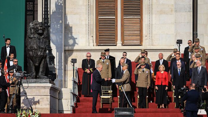 Tisztavatás augusztus 20. Parlament